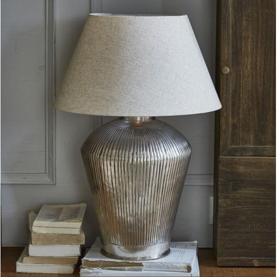 mediteranska obcianska strieborna mosadzna stolna lampa elegantne chromove osvetlenie obyvacka komoda nocny stolik vila lampy hampton style lameridiana interierovy obchod klasicka.jpg
